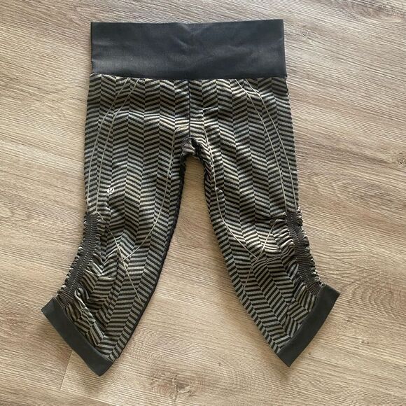 Lululemon In The Flow Crop - Picture 4 of 7